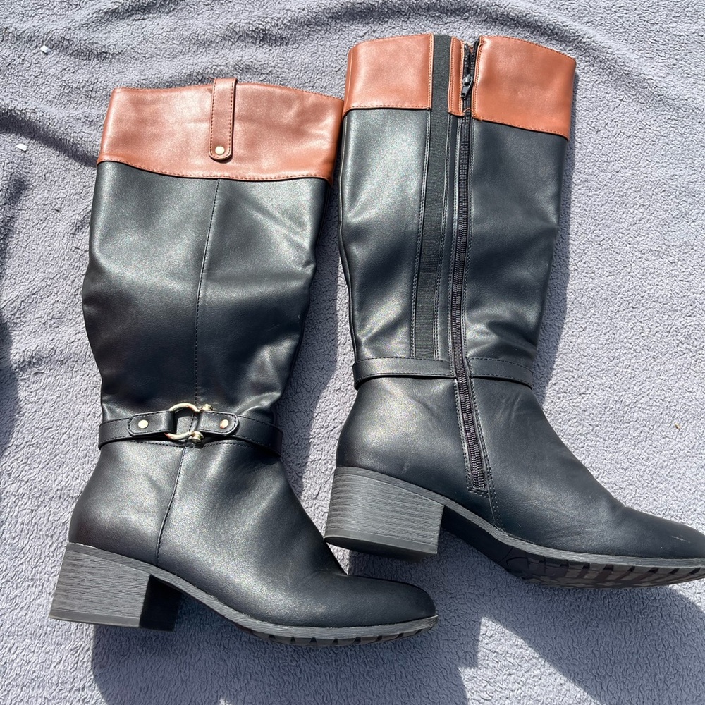 🔥 Stylish Black and Brown Women's Boots Size 9